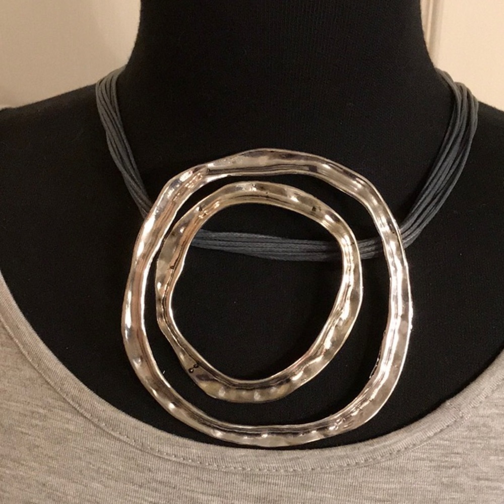 Statement Necklace silver tone  fashion Jewelry - Picture 2 of 3